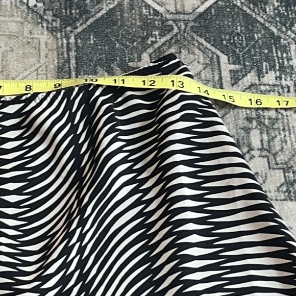 Express women’s Monochrome Zigzag Skirt size XS - Picture 4 of 7